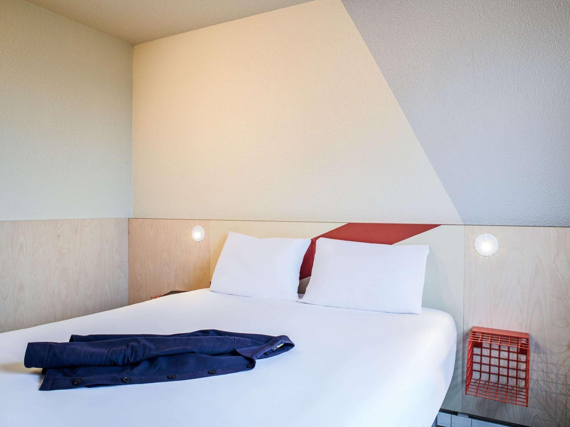 Hotel Ibis Budget Nantes Ouest Atlantis Coueron Exterior photo