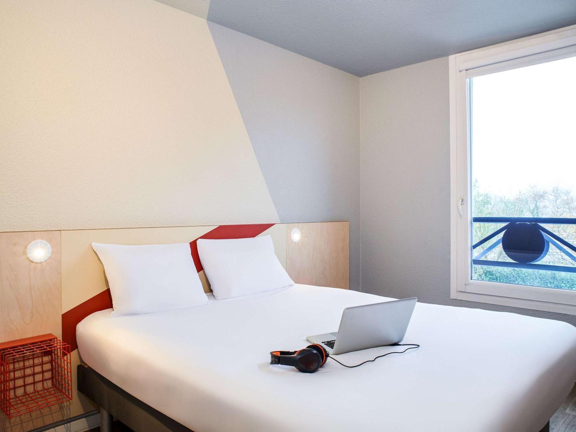 Hotel Ibis Budget Nantes Ouest Atlantis Coueron Exterior photo
