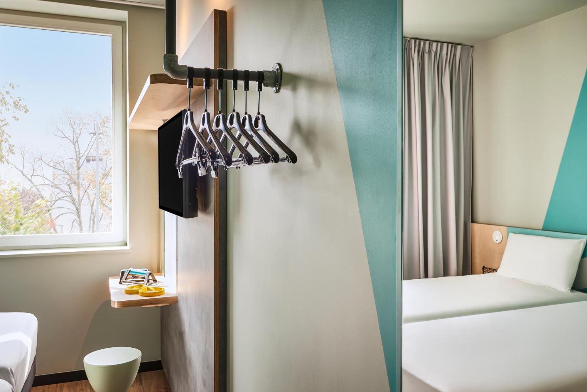 Hotel Ibis Budget Nantes Ouest Atlantis Coueron Exterior photo