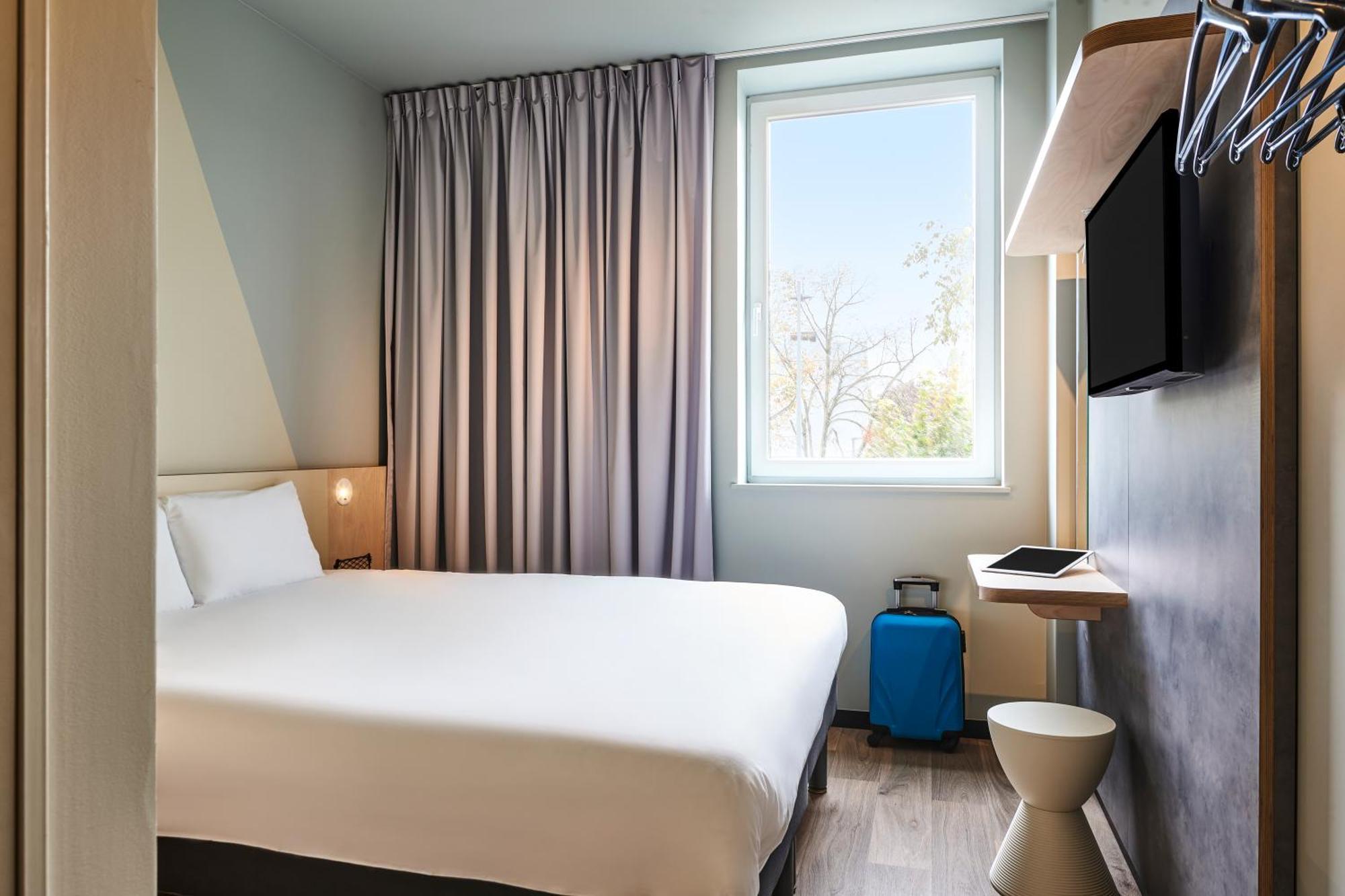 Hotel Ibis Budget Nantes Ouest Atlantis Coueron Exterior photo