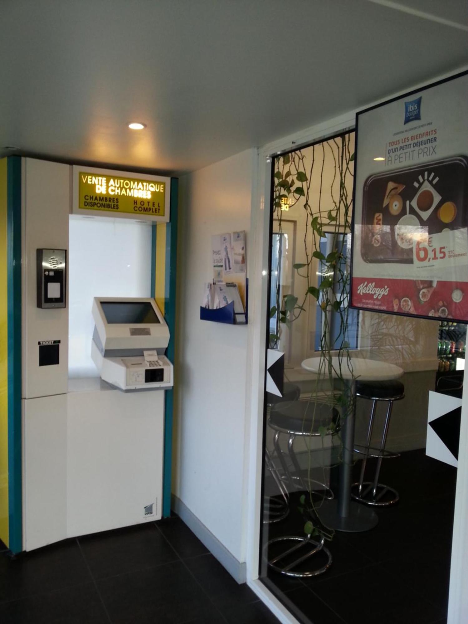 Hotel Ibis Budget Nantes Ouest Atlantis Coueron Exterior photo