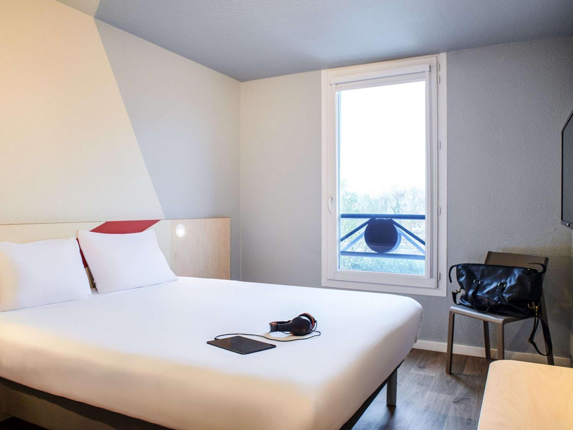 Hotel Ibis Budget Nantes Ouest Atlantis Coueron Exterior photo