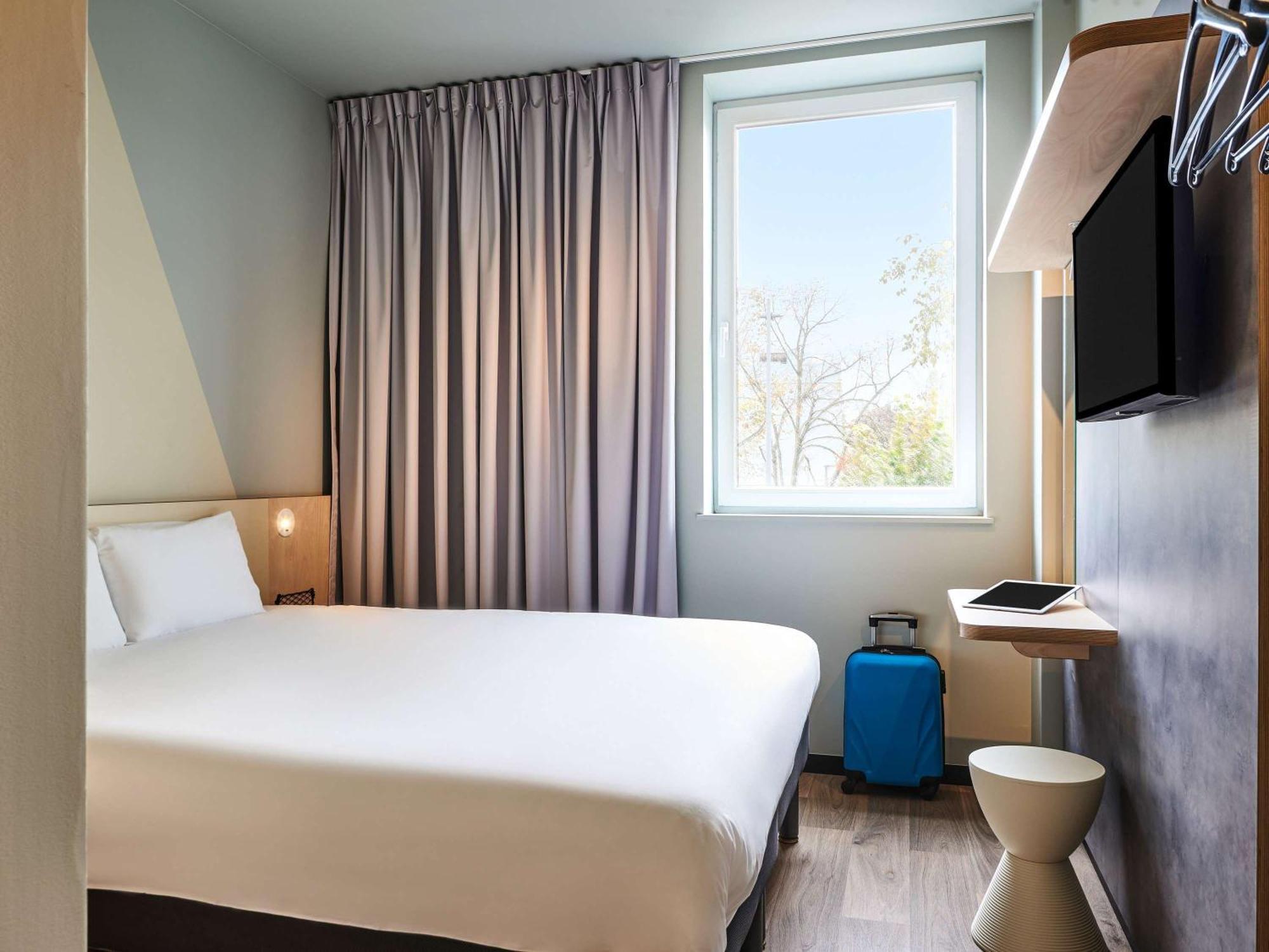Hotel Ibis Budget Nantes Ouest Atlantis Coueron Exterior photo
